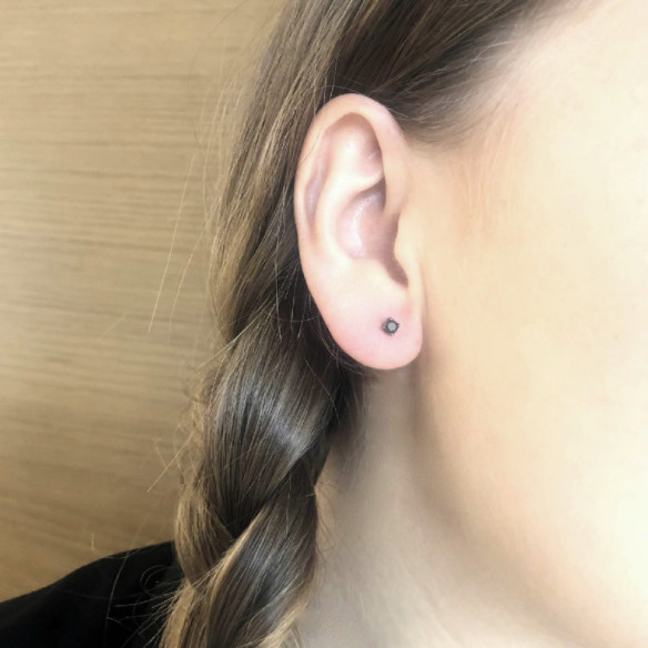 Nicols Ohrringe mit schwarzem Diamant - Ohrringe des Menschen