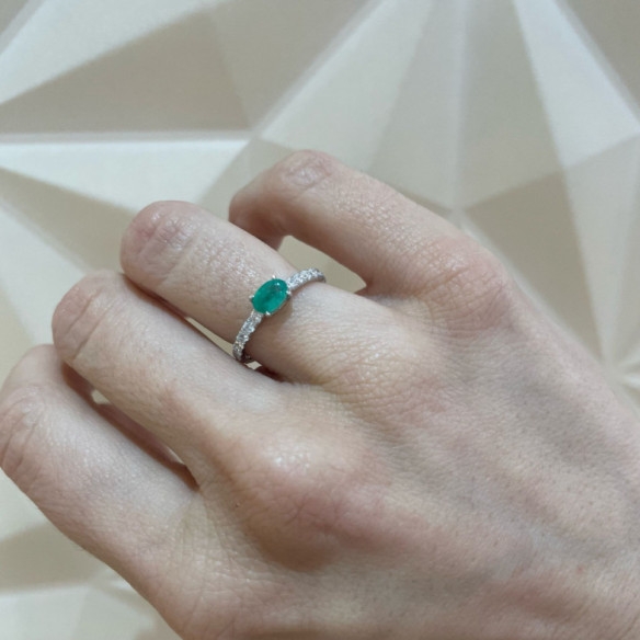 Anillo Esmeralda y Diamantes Lolita 0.45 - Anéis de noivado verde