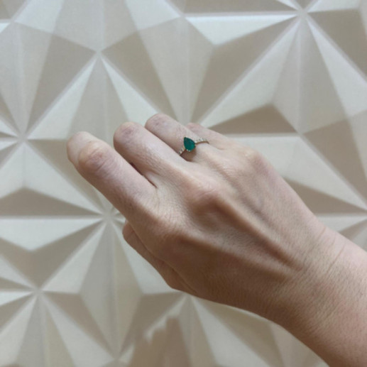 Lolita Pear Ring Emerald and Diamonds 0.85 Yellow Gold - Promise Rings 2