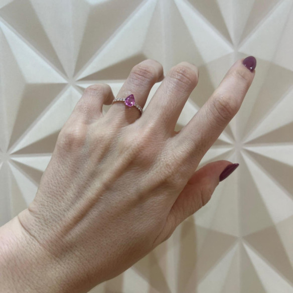 Anillo pera Lolita Zafiro rosa y Diamantes 0.80 Oro Rosa - Saphiringe
