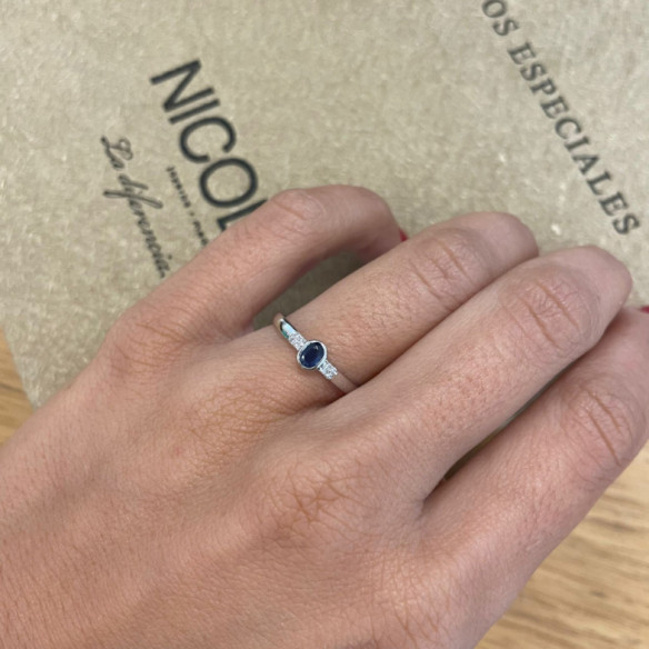 Anniversary Sapphire Ring DIAMOND COLOR - Sapphire rings