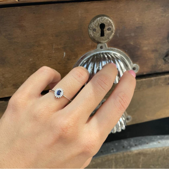Sapphire Ring OVAL DETAIL - Promise Rings