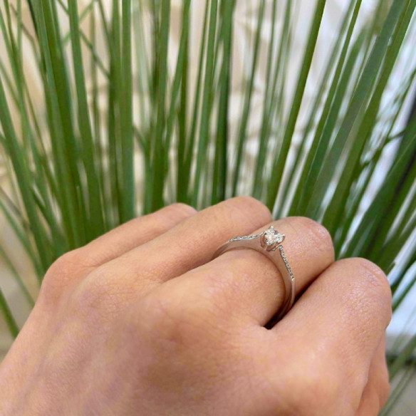 VENUS Engagement Ring 0.37 - Brilliant Cut
