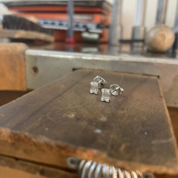 Orecchini Minerva con diamanti 0,40 Quadrato Dormilonas - Orecchini della sposa