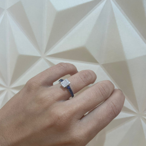 Anillo Diamantes Electra 0.44 Oro Blanco y Zafiro Azul - Anelli Blue Commitment