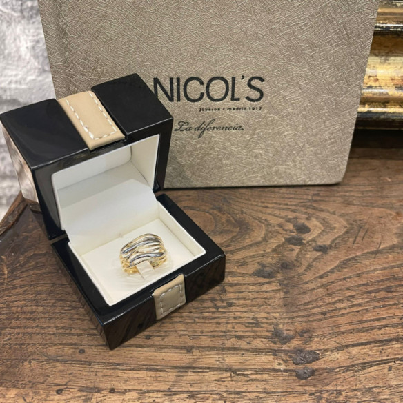 Minimalist Gold Ring 7 Interlocking Wavy Bands - Golden rings without stones