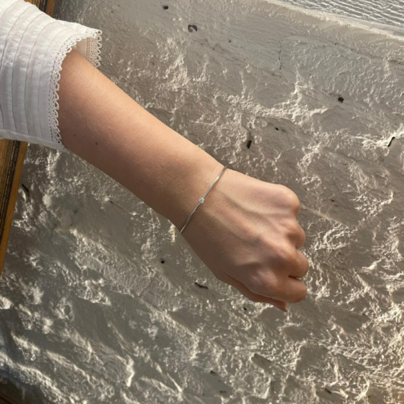 Brazalete Tubo Redondo Oro Blanco Eloise 1 Diamante - Brazaletes de Oro