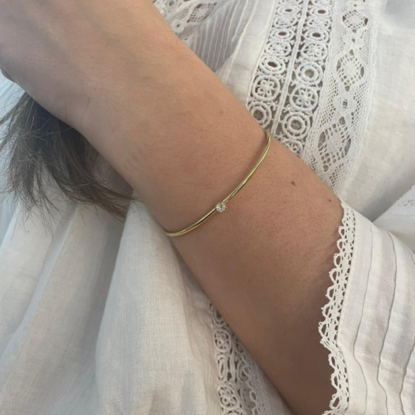 Brazalete Tubo Redondo Oro Amarillo Eloise 1 Diamante - Brazaletes de Oro