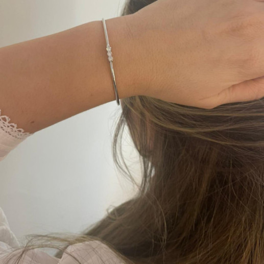 Brazalete Tubo Redondo Oro Blanco Eloise 3 diamantes - Brazaletes de Oro 2