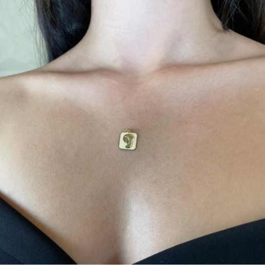 Medalla Virgen Niña Bisel Liso Cuadrada 18K - Medallas de Vírgenes 2