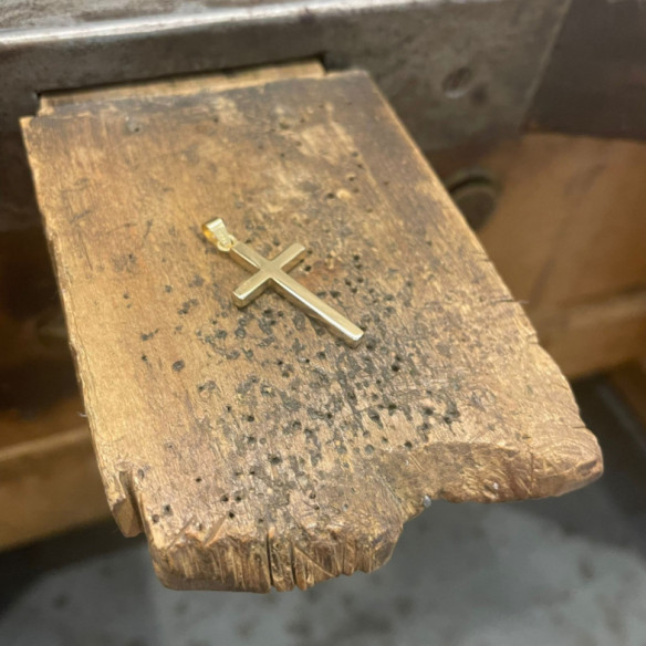 Cruz Oro Amarillo Tubo Cuadrado 25x15 - Cruces