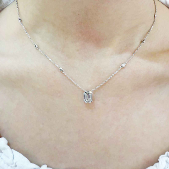 Vrait Emerald Cut Diamond Pendant 0.95 Ct - Necklaces