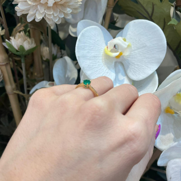 Anillo Solitario Esmeralda Isabella 0.50Ct Oro Amarillo - Anéis esmeralda