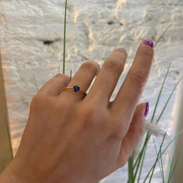 Anillo Solitario Zafiro Isabella 0.50Ct Oro Amarillo - Anéis de safira