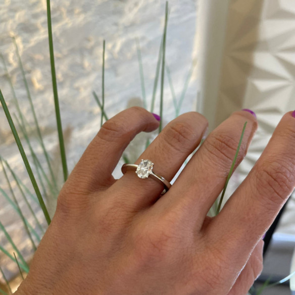 Olivia-Verlobungsring aus Weißgold (18 Karat) mit ovalem Diamant 0,99 ct - Ovales Schnitzen