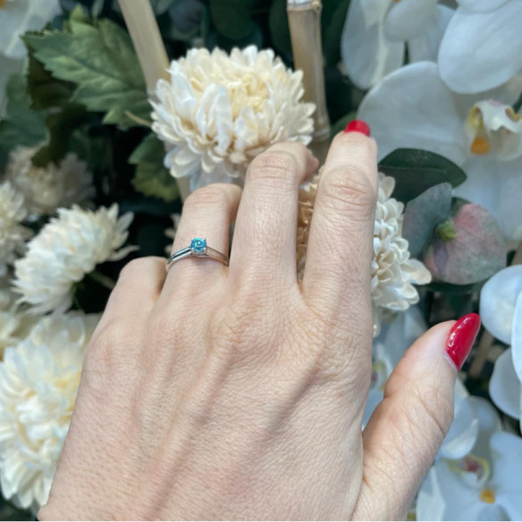 Anillo Solitario Megan Zircón Azul 0.20ct Oro Blanco (18K) - RINGE