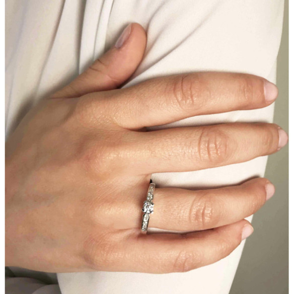 NORAH Solitaire Ring 0.35 - Brilliant Cut