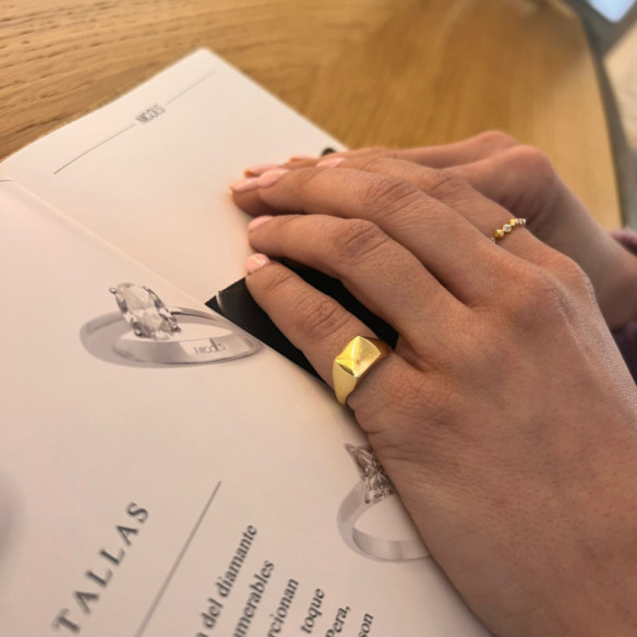 Anillo Sello Oro Mujer Small Square - LES ANNEAUX