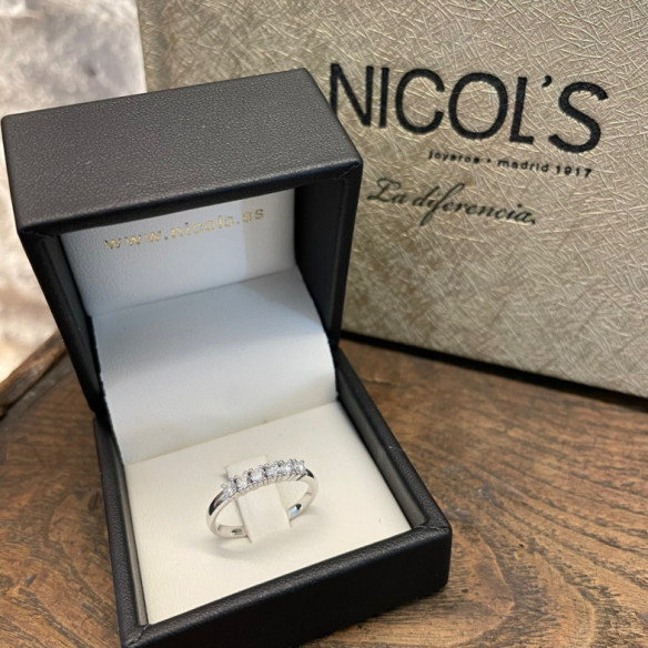 Diamond Wedding Ring 0.30 Eloise Line - Brilliant Cut