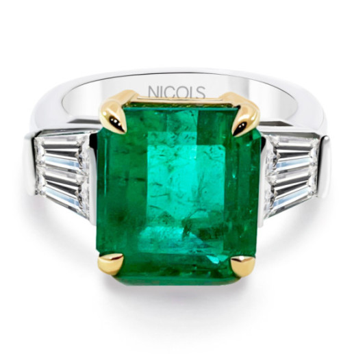 Anillo Esmeralda Cinco Quilates y Diamantes Solitario Red Carpet - Alta Joyería