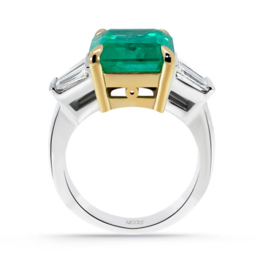 Anillo Esmeralda Cinco Quilates y Diamantes Solitario Red Carpet - Alta Joyería 2