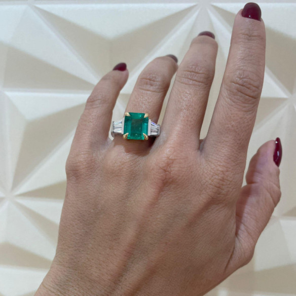 Anillo Esmeralda 5 Ct y Diamantes Red Carpet - Alta Joyería