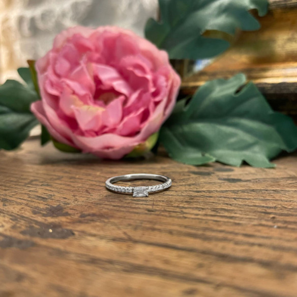 Anillo Diamantes Delphina 0.18 Talla Esmeralda Oro Blanco - Talla Esmeralda