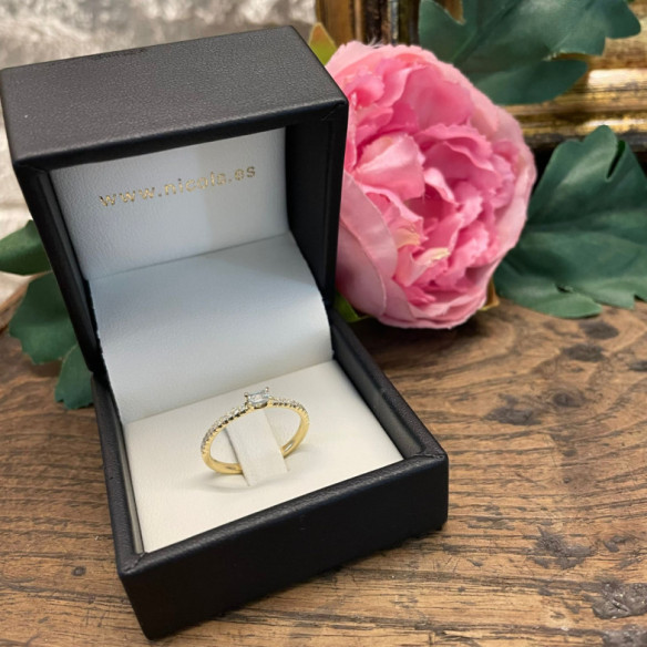 Anillo Diamantes Delphina 0.18 Talla Esmeralda Oro Amarillo - Smeraldo