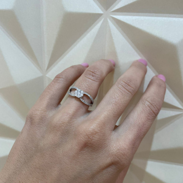 CAMELIA ONDA Diamond Ring - Diamond Rosette