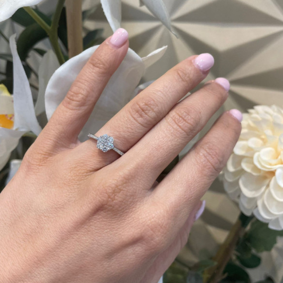 Anillo Compromiso Camelia 0.70 - Talla Brillante