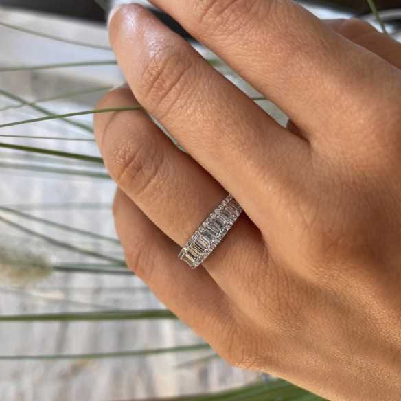 Anello di diamante in oro bianco 0.60 - Intaglio baguette