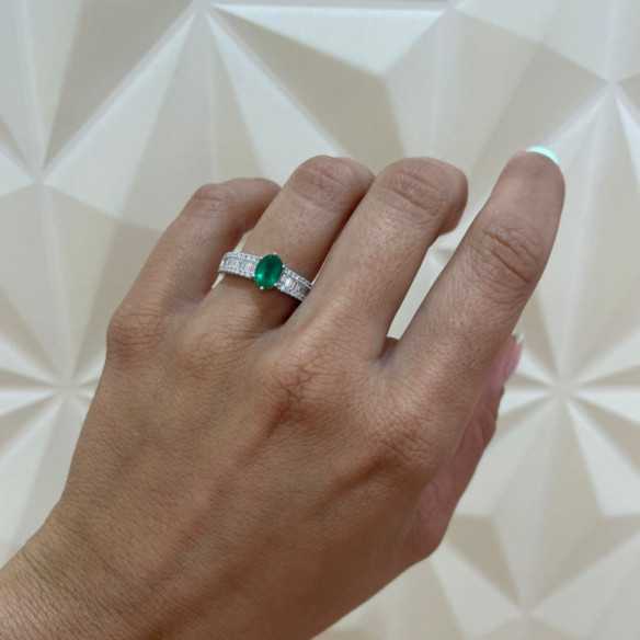 Anillo Esmeralda Oval Diamantes Lola 1,00 Quilates - Anillos de Esmeralda