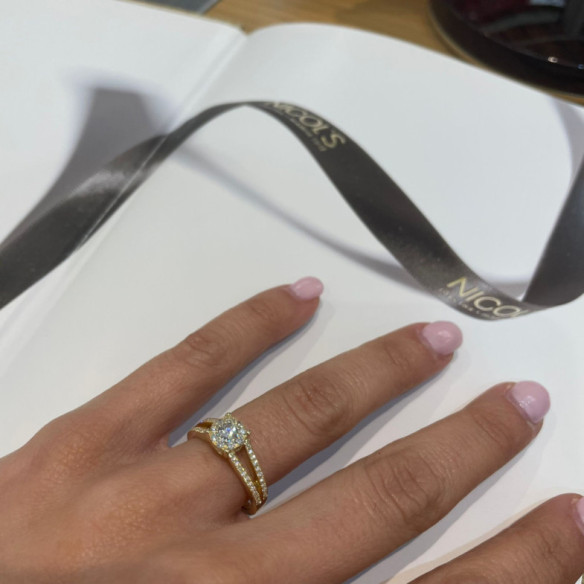 Anillo Diamantes Noa Oro Amarillo - Anillos de Compromiso Rosetón