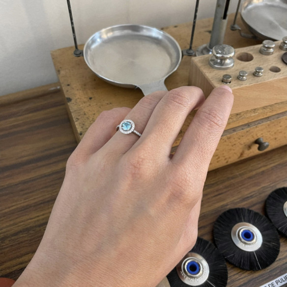 Runder Siegel-Goldring mit blauem Zirkon - RINGE
