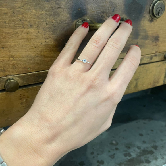 Anillo Diamantes y Zafiro Camelia 0.11 - Anillos de Zafiro