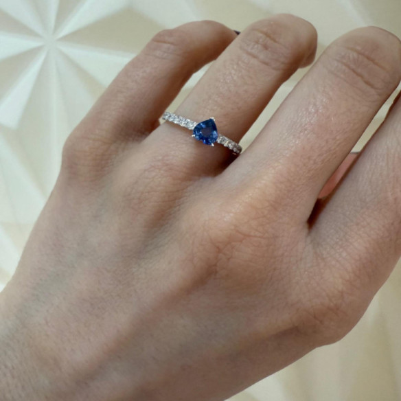 Anillo corazón Lolita Zafiro y Diamantes 0,55 - Prometti anelli diamanti