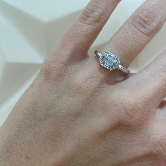 0.55 Ct Emerald Cut Vrait Horizontal Diamond Ring - Carving baguette