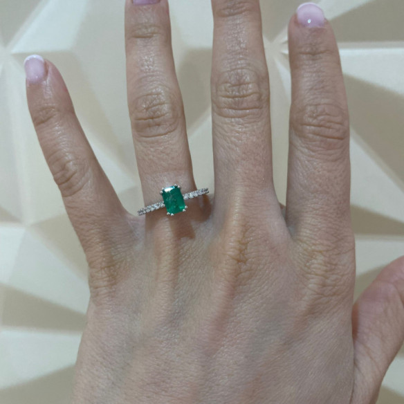 Anillo Esmeralda 0.95Ct Oro Blanco Dafne Color - Anillos Compromiso Aniversario