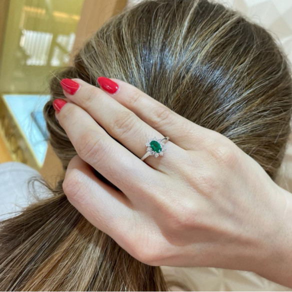 Emerald Dahlia Ring 0.60 - Rings