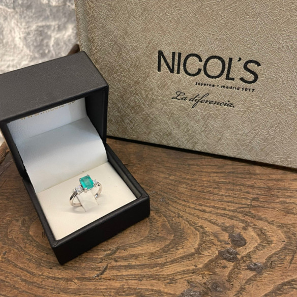 Anillo Esmeralda y Diamantes Tresillo Sunset 0,95ct. - Schmuck