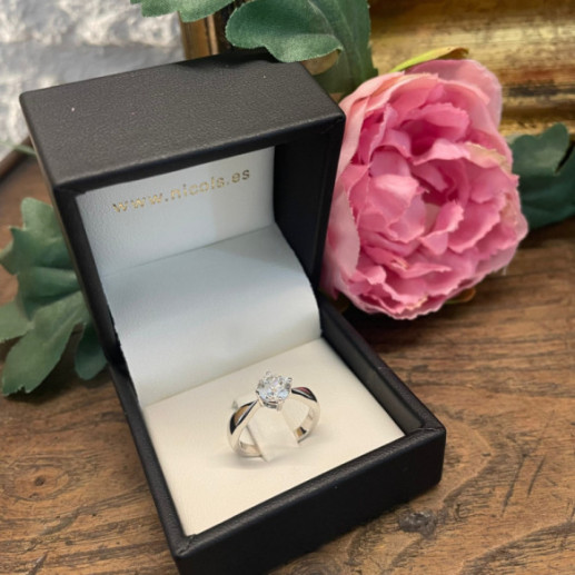 0.95 ct Jackie Twisted Solitaire Ring White Gold - White Gold Engagement Rings Solitaire 2