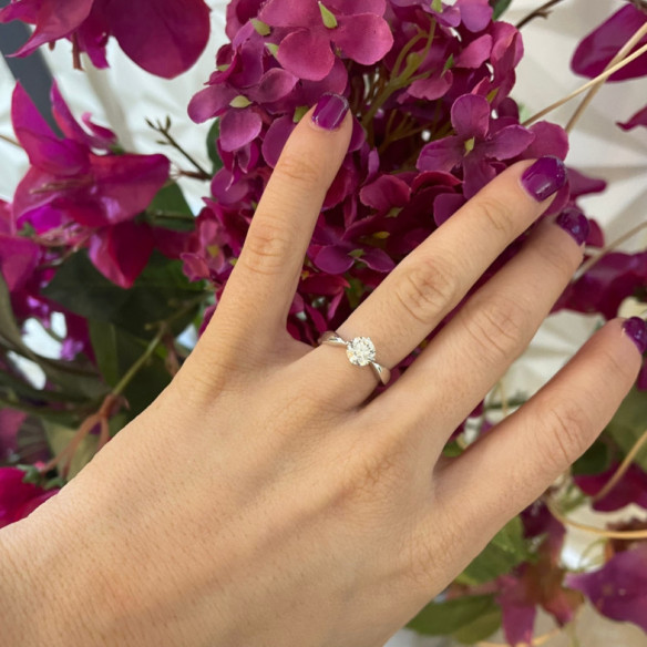 Anillo solitario 0,95 ct Jackie Twisted Oro Blanco - Solitarios de Oro Blanco