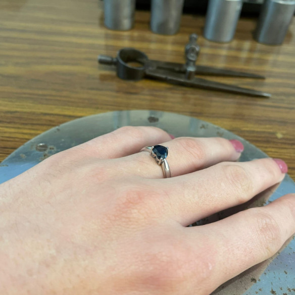 Solitaire Engagement Ring 0.90ct Sapphire BLUE BLOOD - Sapphire rings