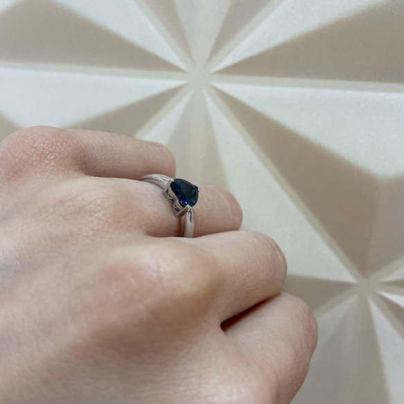 Anillo Zafiro Corazón Sangre Azul 1.04Ct - Bagues en saphir