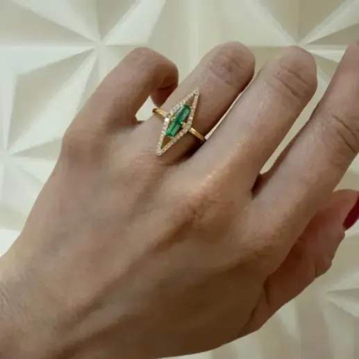 Anillo Cuarzos Verdes en Oro Amarillo y Diamantes Prisma - Anelli di colore di colore 2