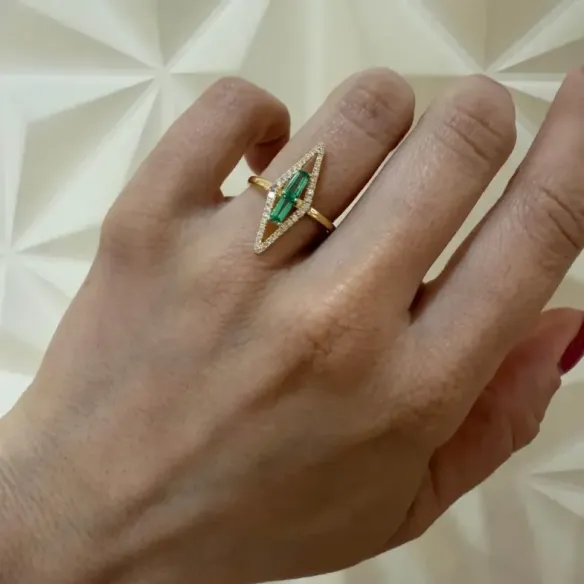 Anillo Cuarzos Verdes en Oro Amarillo y Diamantes Prisma - Bagues de pierres de couleur