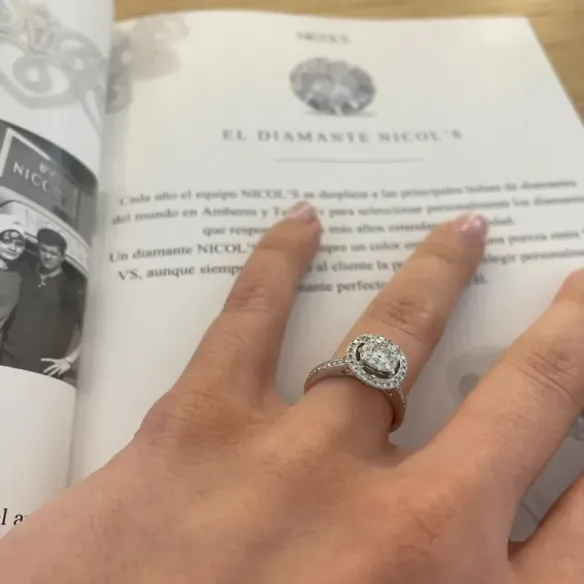 Anillo Diamantes Gardenia 0.77 - Anillos de Compromiso Rosetón