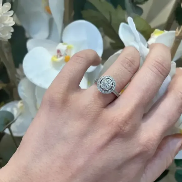 Diamond Ring GARDENIA 0.77 - Engagement rings Rosette