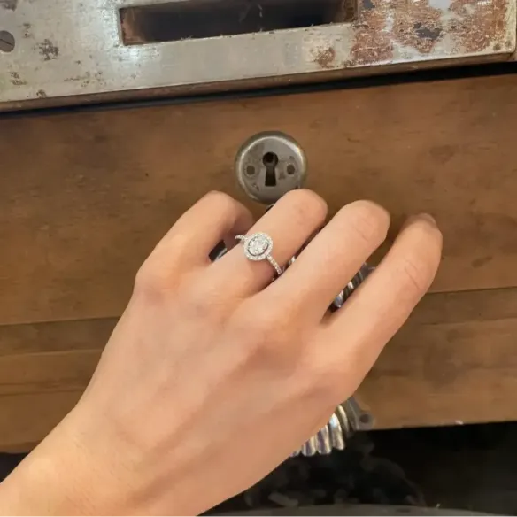 Oval cut diamond ring 0.70 Sunset White Gold - Diamond Rosette