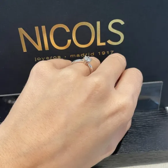 Anillo Solitario 0,75 ct Alexia oro blanco - Talla Brillante